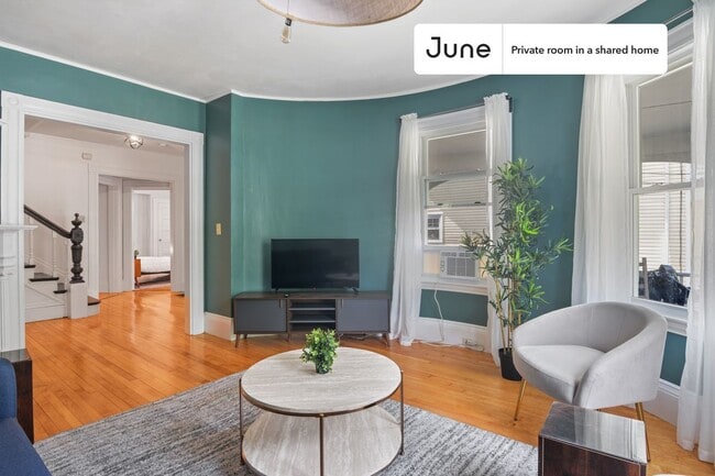 Building Photo - Room in Shared 6 bed/1.5 bath home