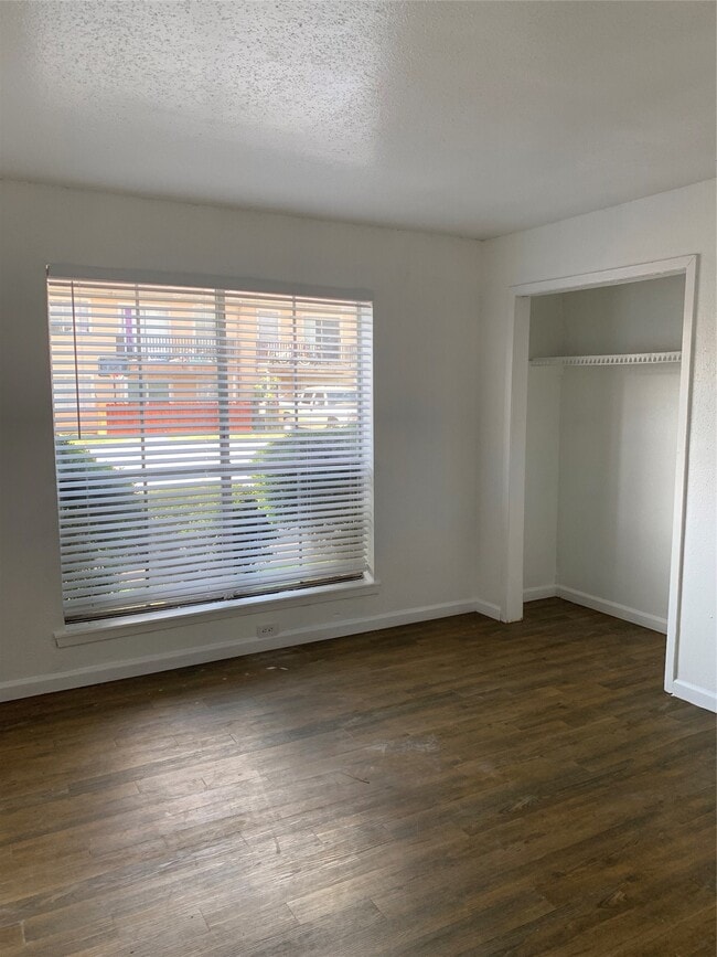 Foto del edificio - 6200 W Tidwell Rd