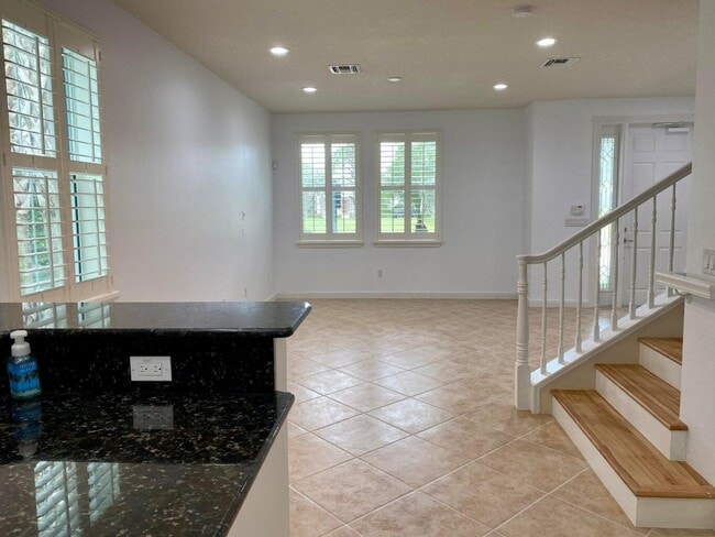 Building Photo - 1422 S Jeaga Dr