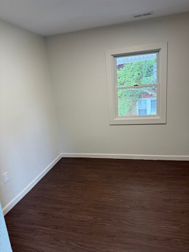 Foto del edificio - 1413 Elm Ave