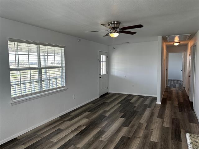 Foto del edificio - 1979 Fm 2649