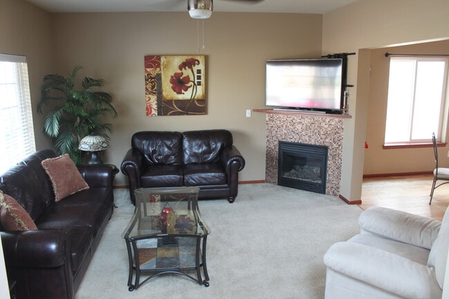 Foto del edificio - 341 Holland Ave