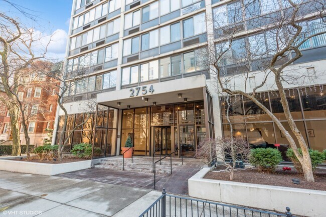 Building Photo - 2754 N Hampden Ct