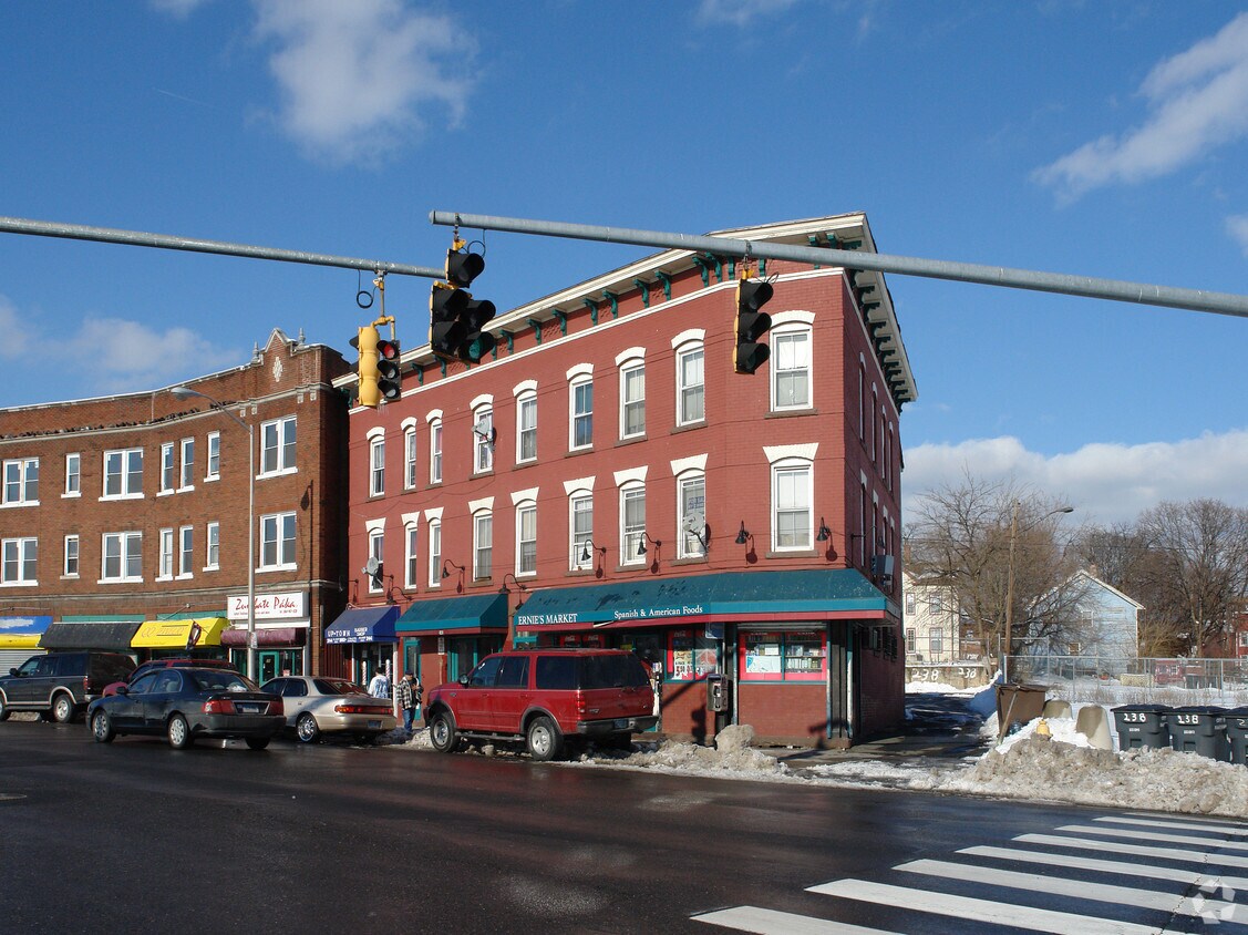 Primary Photo - 236-244 Albany Ave