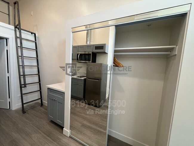 Building Photo - 136 W San Ysidro Blvd