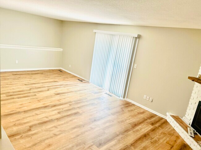 Building Photo - 2572 Lydiard Ave