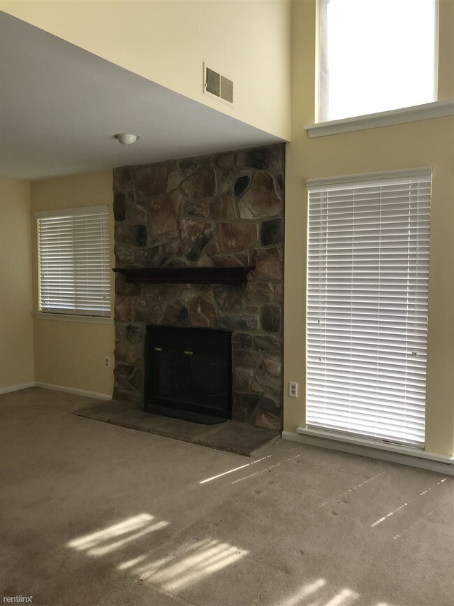 Building Photo - 424 Brown Briar Cir