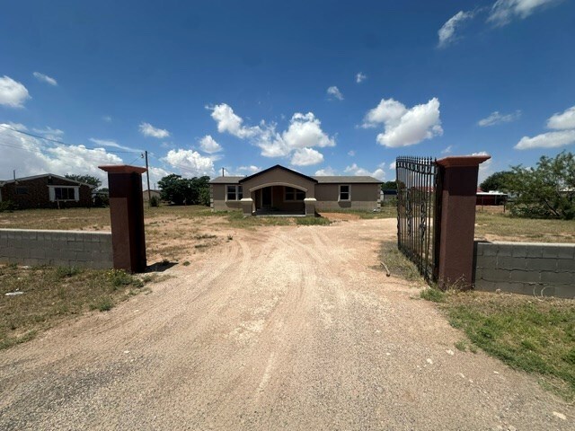 Foto del edificio - 1715 N Clendenen Ave