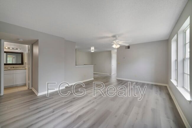 Building Photo - 6178 Westgate Dr