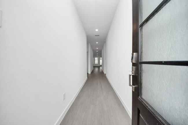 Building Photo - 31502 San Floro Dr