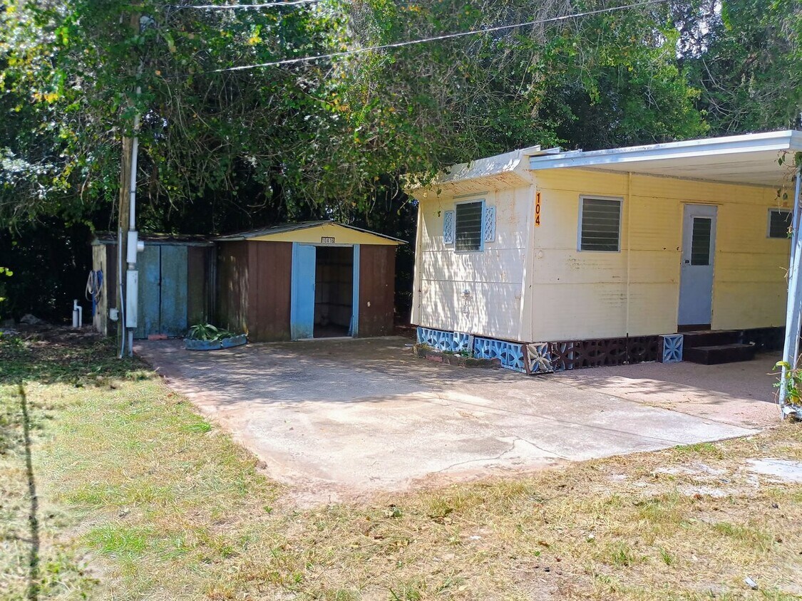 Foto principal - 2 bedroom 1 bathroom with HUGE bonus room
