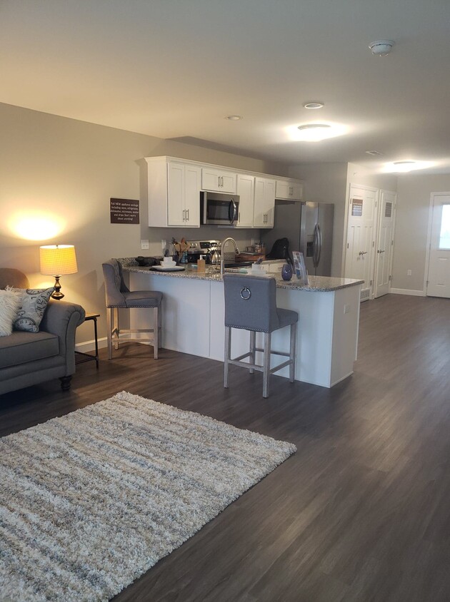 Foto principal - 155 Phillips Park Dr