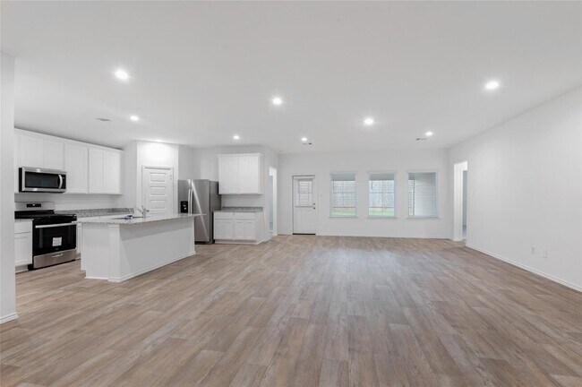 Foto del edificio - 7418 Elm Lndg Ln