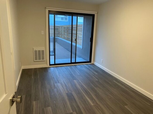 Building Photo - 1243A 9th Ave - Modern 3BD/2.5BA in Inner ...