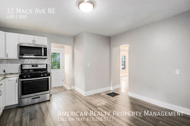 Foto del edificio - 32 Mack Ave NE