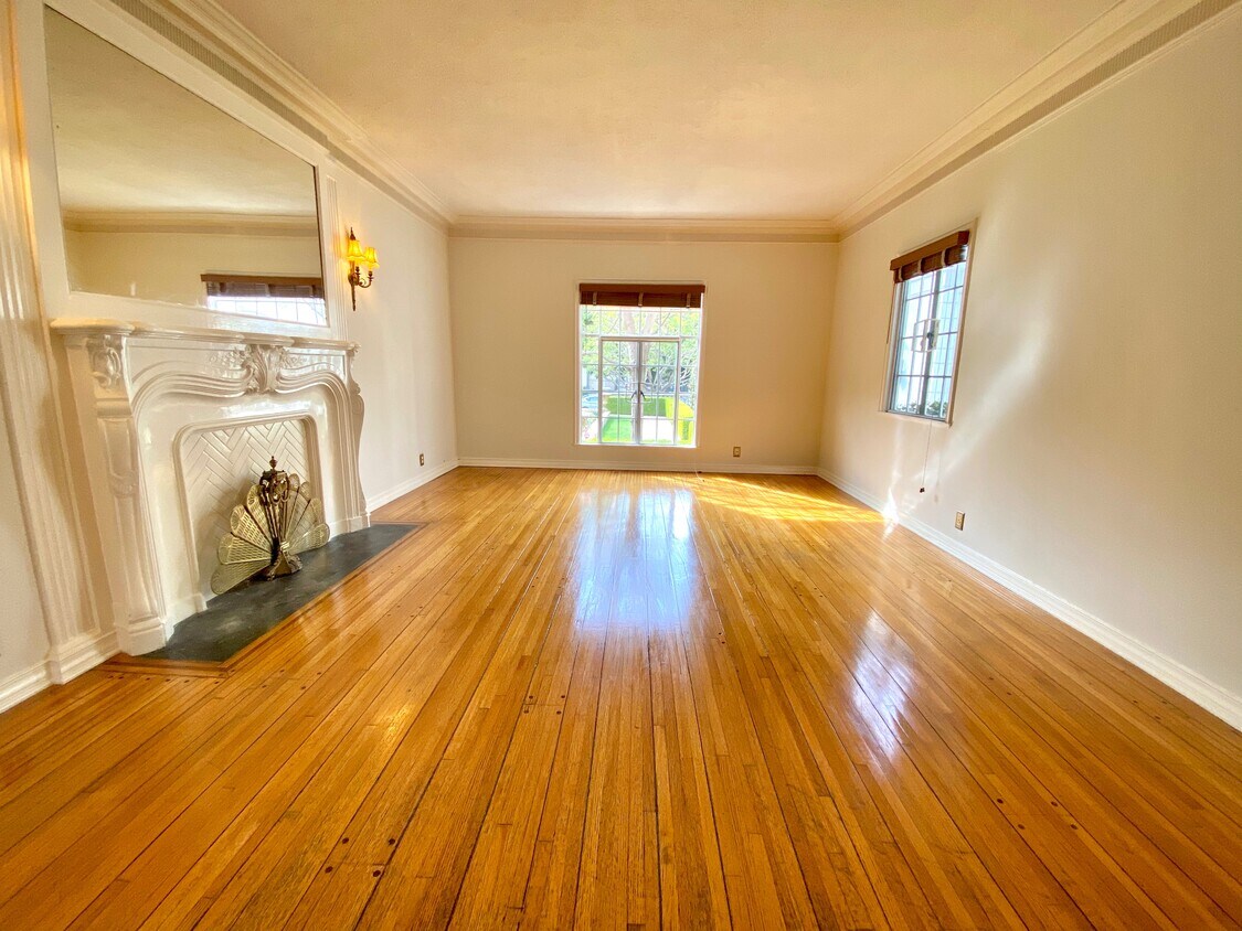Foto principal - 936 S Serrano Ave