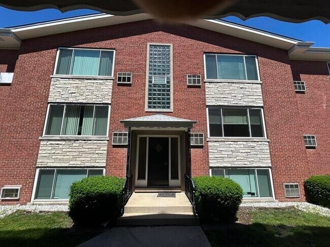Foto del edificio - 6788 N Sauganash Ave