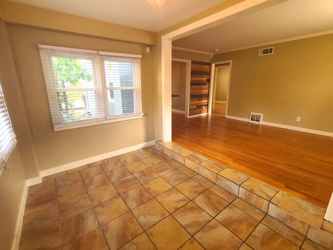 Foto del edificio - 8217 Belleview Ave