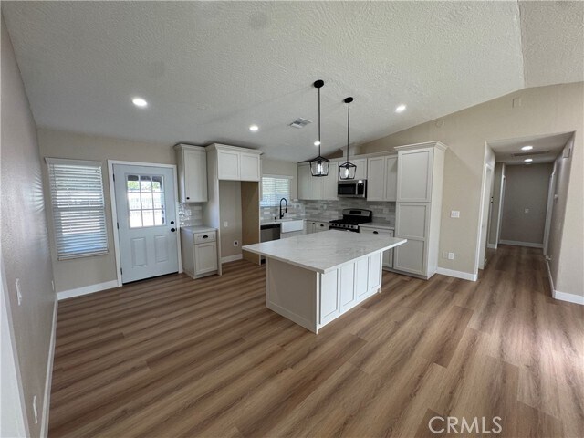 Foto del edificio - 7775 Maple Ave