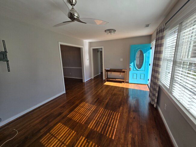 Foto del edificio - 8410 Holly Hill Rd