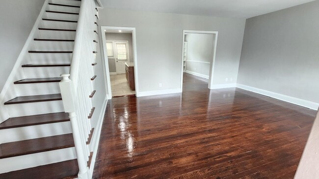 Building Photo - 3 Bedroom Home