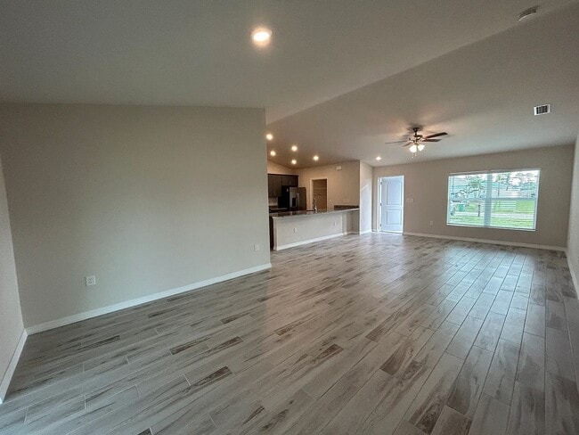 Building Photo - Coming Soon! 4 Bed 2 Bath 3 Car Garage in Gator Circle