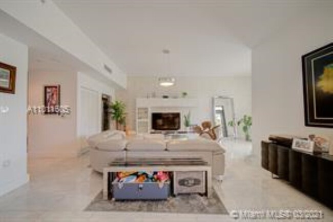 Building Photo - 8395 SW 73rd Ave