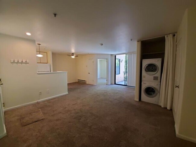 Building Photo - 2 bedroom in San Rafael CA 94901