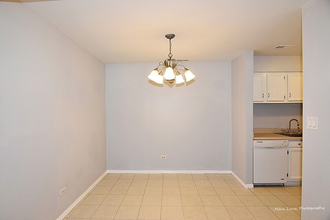 Building Photo - 1400 N Glen Cir