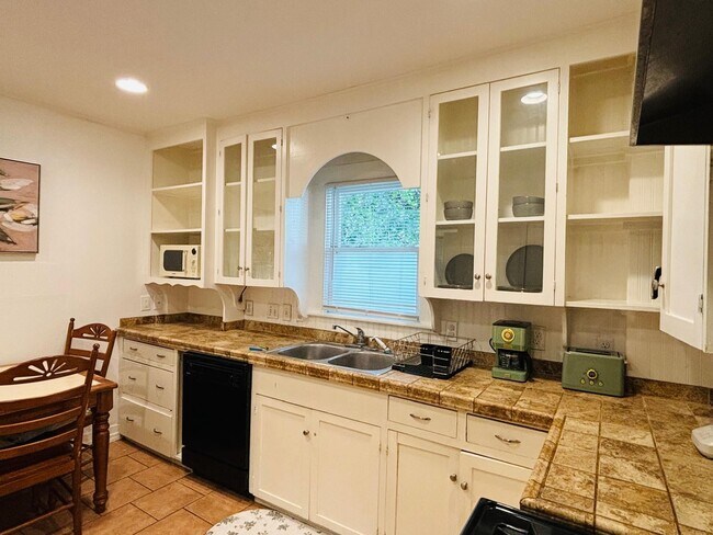 Building Photo - 3501 Maury St