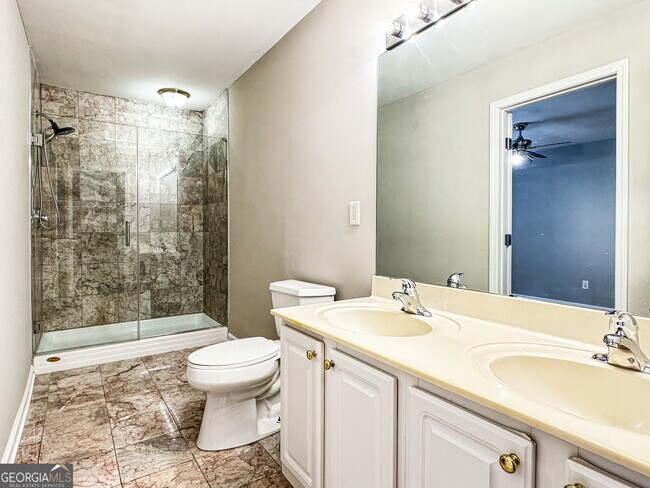 Building Photo - 705 Redrift Ct