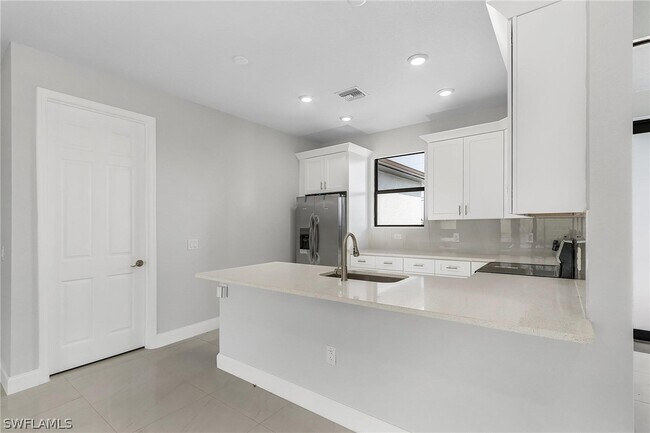 Foto del edificio - 2604 Tropicana Parkway W
