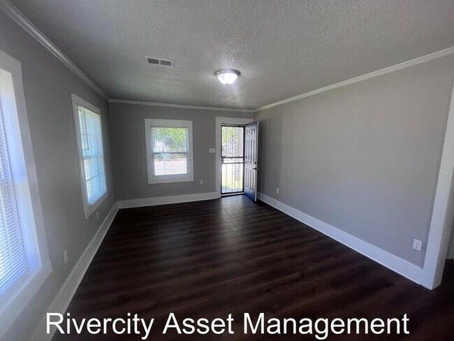 Foto del edificio - Cute & Quaint Renovated Home!!! Section 8 ...