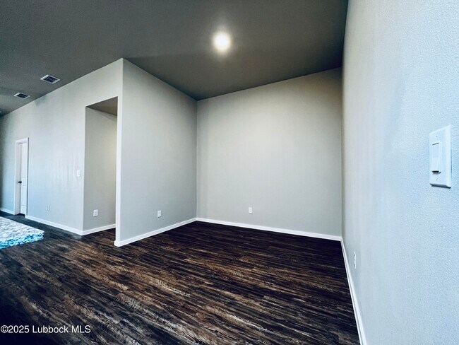 Building Photo - 2109 N Avenue L