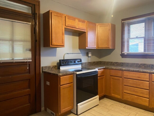 Building Photo - A Must See!