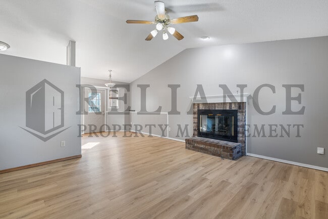 Building Photo - 2126 N Pine Grove St
