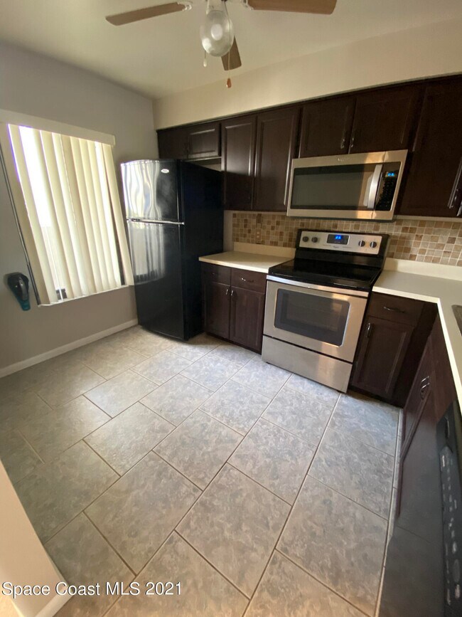 Foto del edificio - 200 International Dr