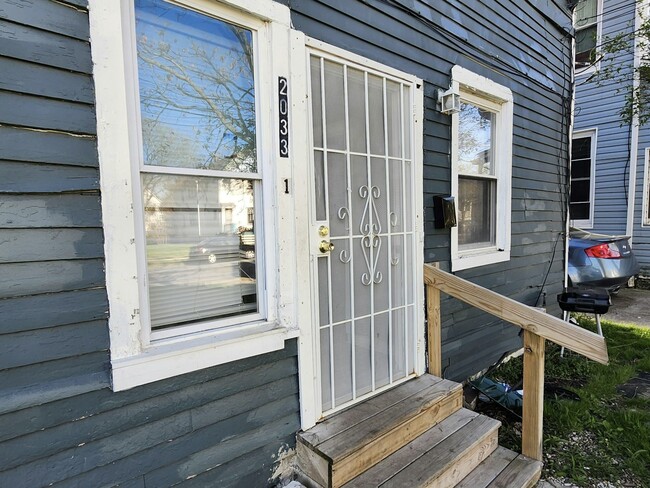Building Photo - 2033 W 98th St