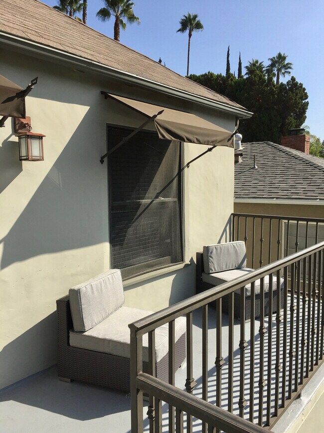 Private balcony - 3805 Tracy Street