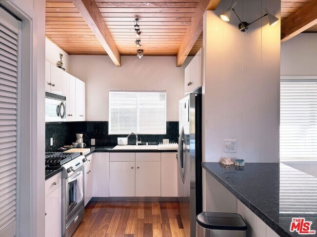 Foto del edificio - 2241 W Live Oak Dr