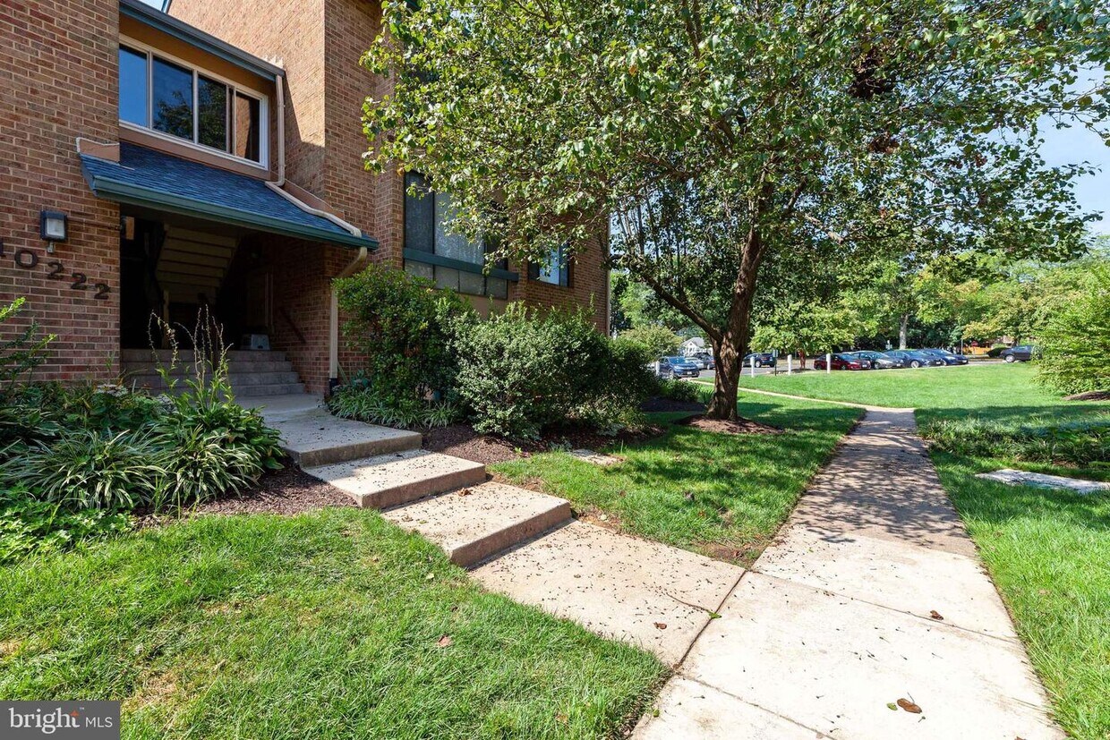 10222 Bushman Dr Unit 8113, Oakton, VA 22124 Condo for Rent in Oakton
