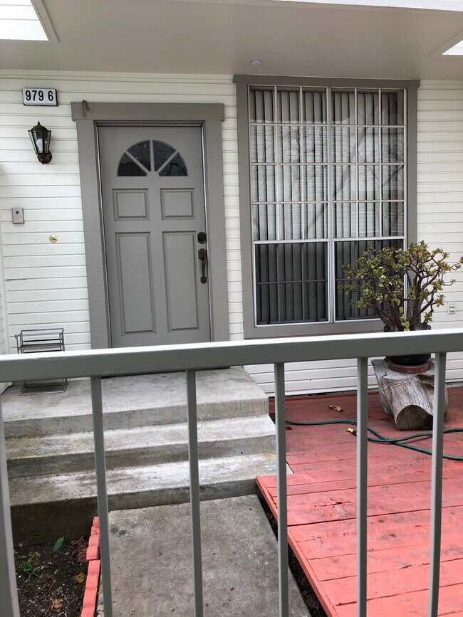 Foto del edificio - 979 Belmont Ter