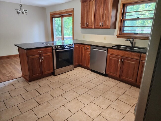 Building Photo - Beautifully Renovated Ranch-style Home!