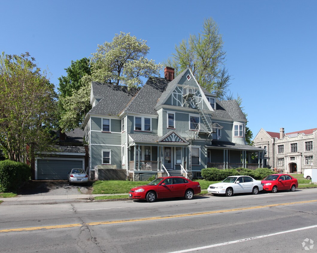 Primary Photo - 469 University Ave