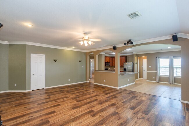 Foto del edificio - 9419 Silver Ridge Dr