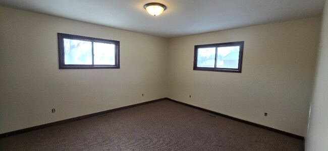 Building Photo - 214 4th Ave