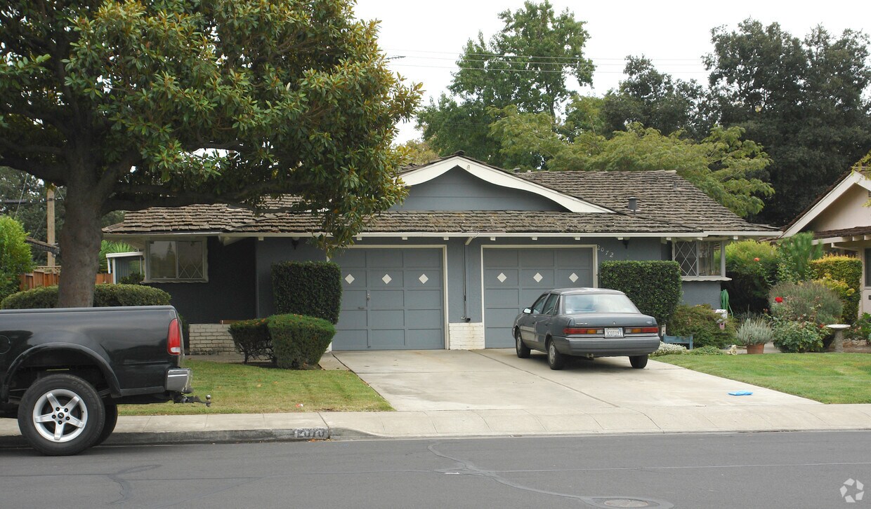 Primary Photo - 2070-2072 Towne & Country Ln