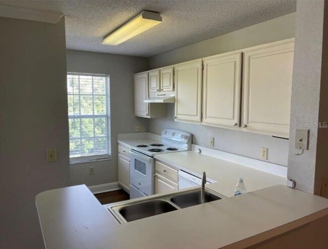 Foto del edificio - Sunset Lakes Community