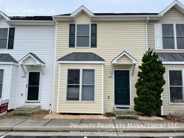 Primary Photo - Immaculate 3 bedroom townhome