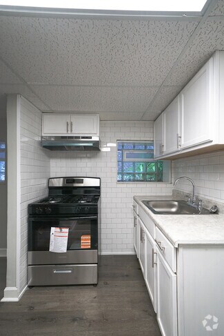 Building Photo - 3021 N Davlin Ct